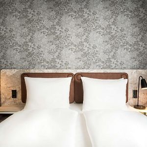 Standard Zimmer mit Kingsize-Bett
